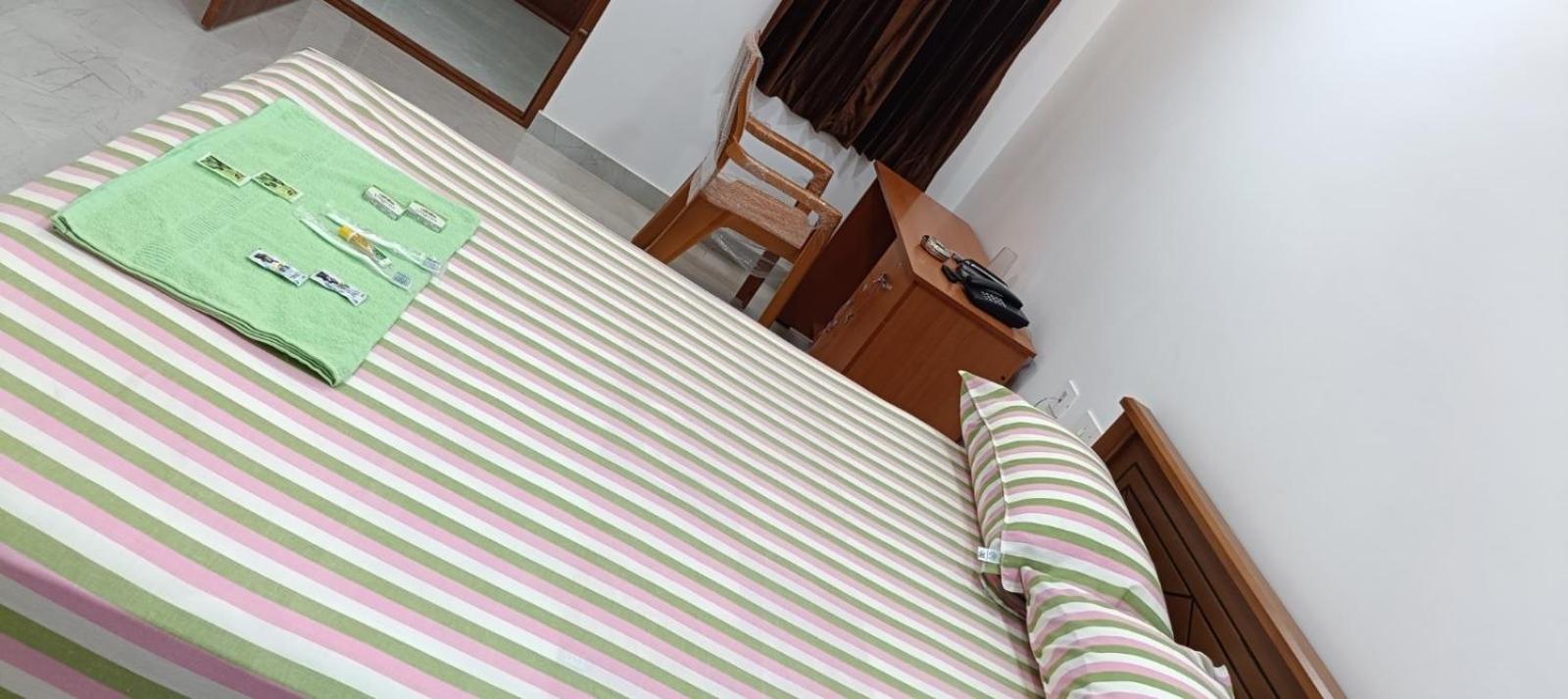 Urc Lodge Perundurai Ruang foto
