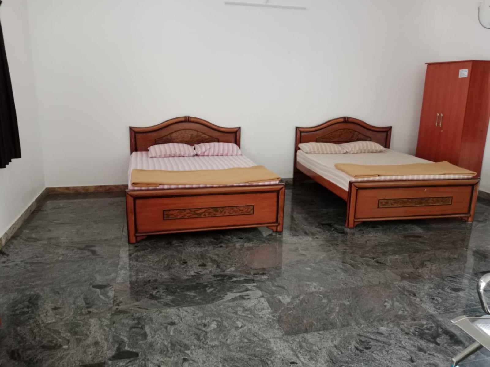 Urc Lodge Perundurai Bagian luar foto